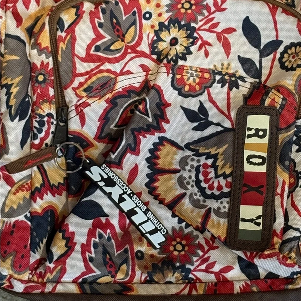 This is a Roxy Shadow Swell Printed Backpack 24L